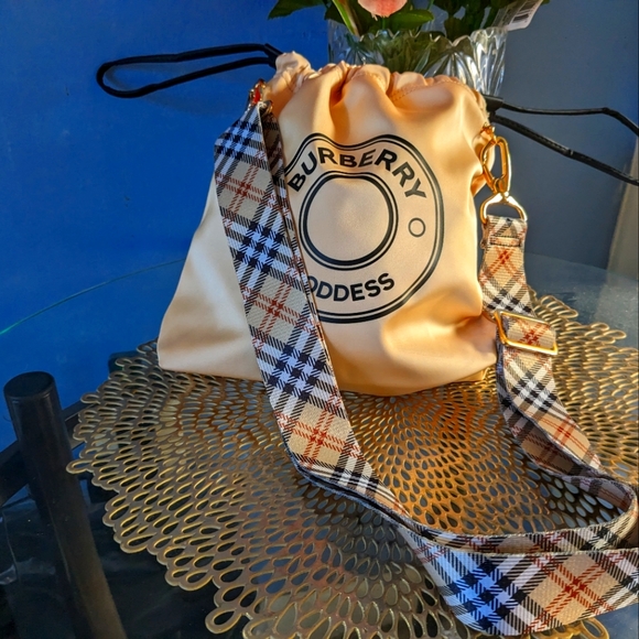 Burberry - Picture 5 of 8